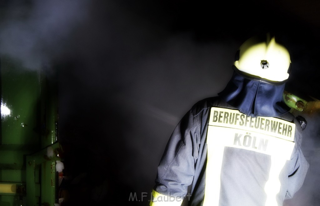 Feuer Papp Presscontainer Koeln Hoehenberg Bochumerstr P380.JPG - Miklos Laubert